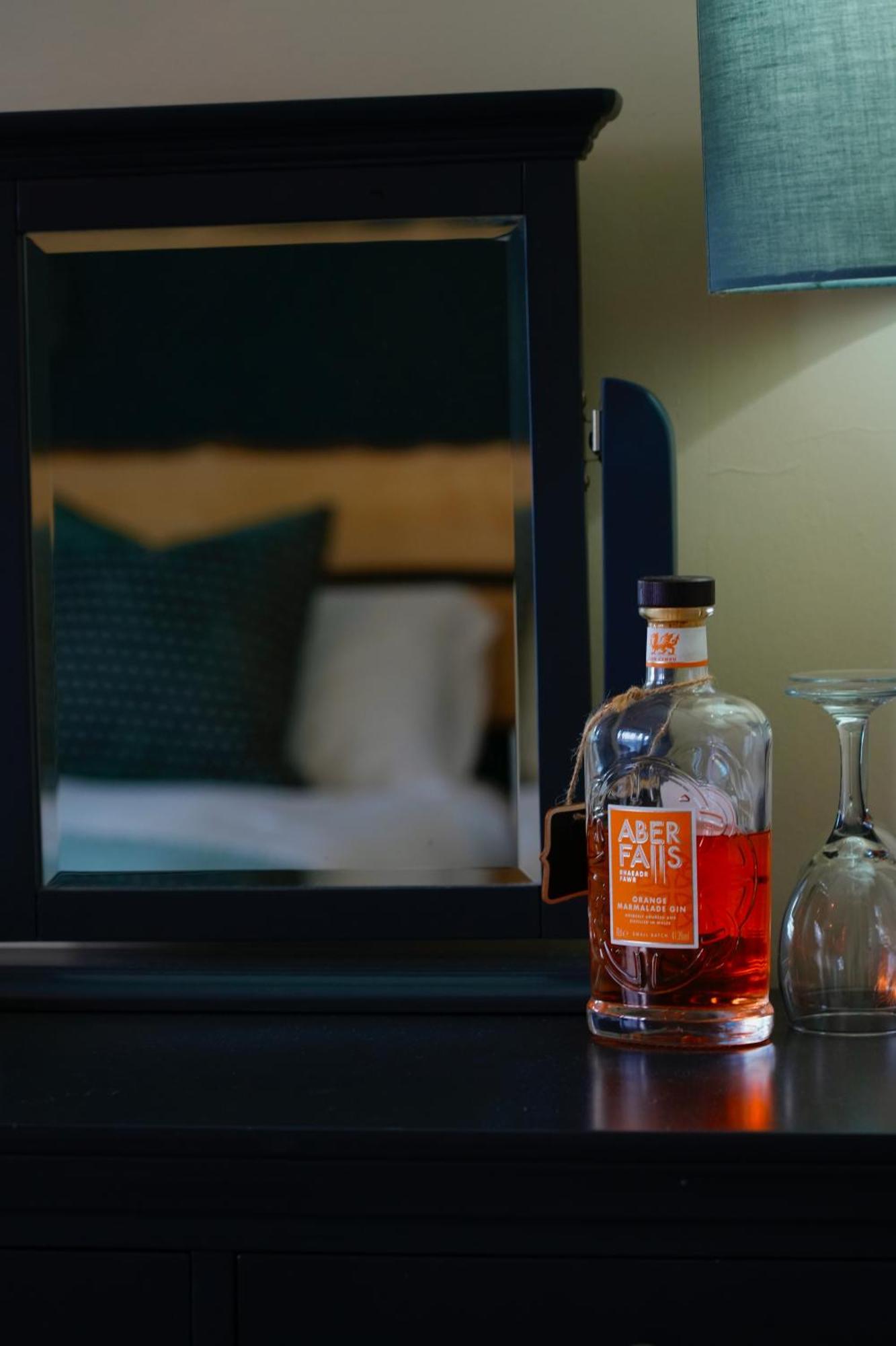 Arosfa Harbourside Guesthouse أبيريرون المظهر الخارجي الصورة